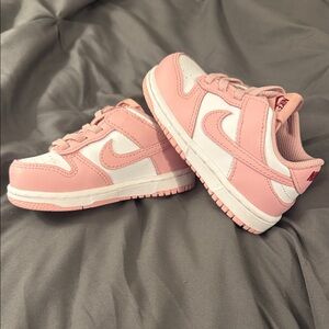 Nike Dunks Kids Sneakers in Pink and White